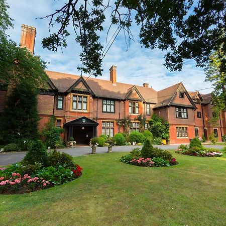 Stanhill Court Hotel, A Member Of Radisson Individuals Charlwood Eksteriør bilde