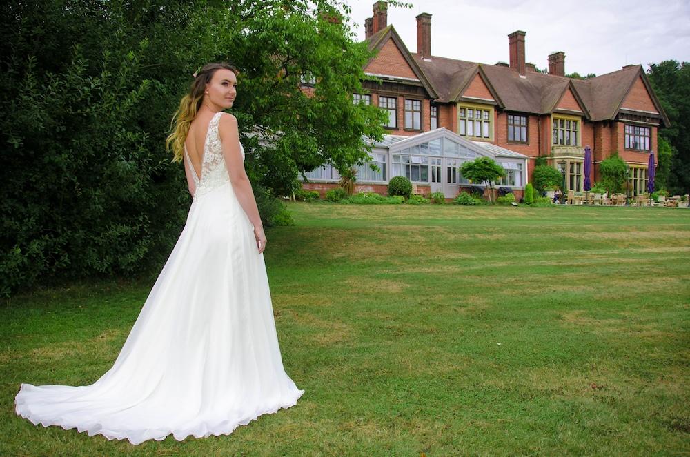 Stanhill Court Hotel, A Member Of Radisson Individuals Charlwood Eksteriør bilde