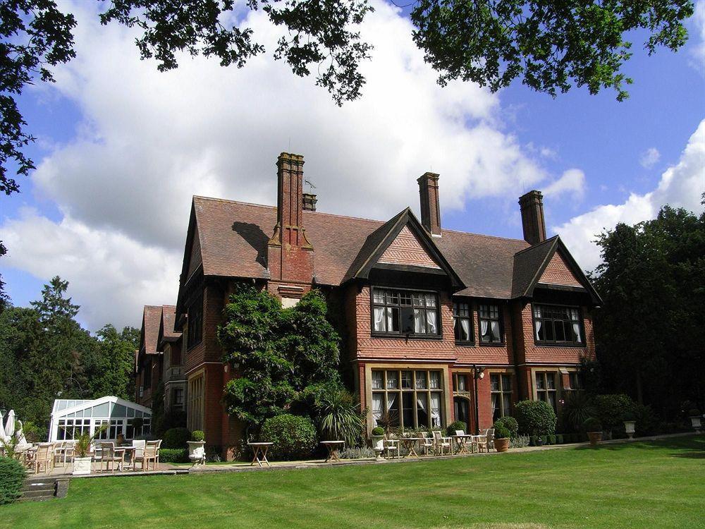 Stanhill Court Hotel, A Member Of Radisson Individuals Charlwood Eksteriør bilde