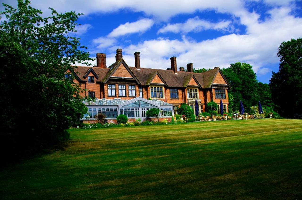 Stanhill Court Hotel, A Member Of Radisson Individuals Charlwood Eksteriør bilde