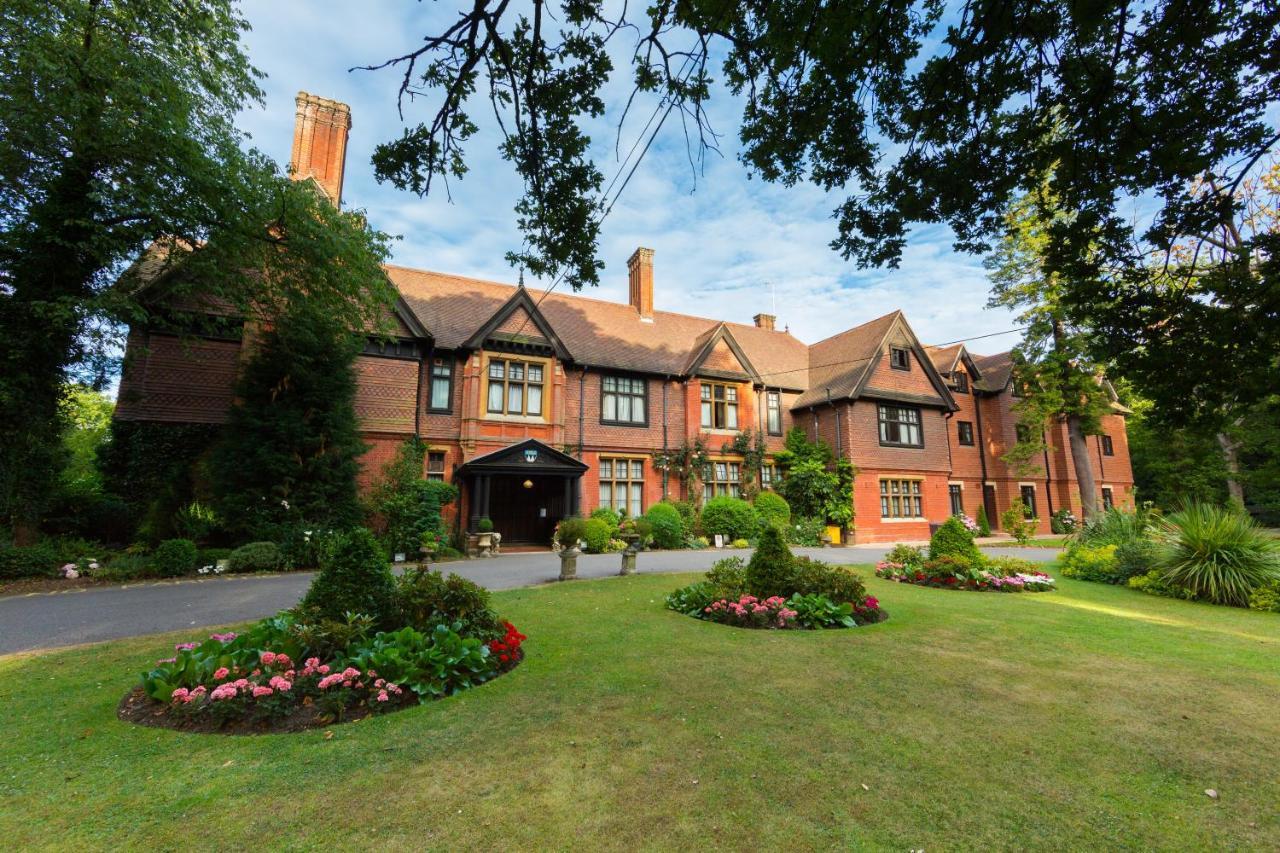 Stanhill Court Hotel, A Member Of Radisson Individuals Charlwood Eksteriør bilde