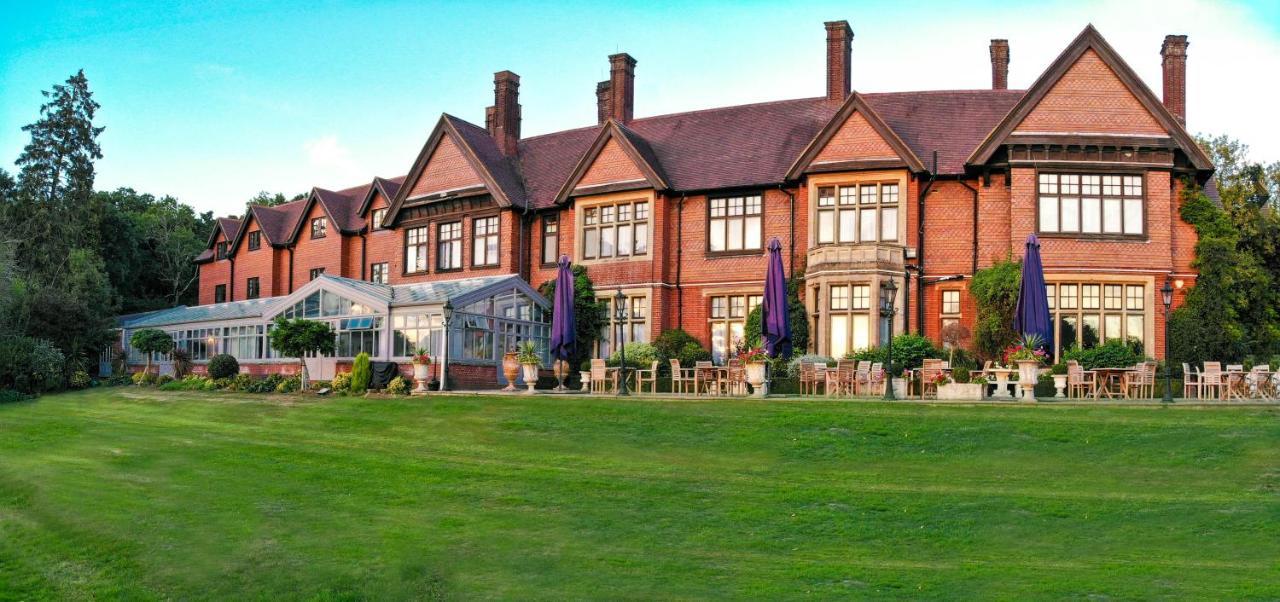 Stanhill Court Hotel, A Member Of Radisson Individuals Charlwood Eksteriør bilde