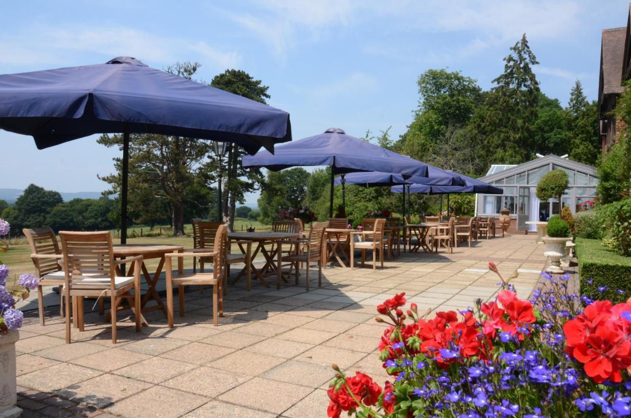 Stanhill Court Hotel, A Member Of Radisson Individuals Charlwood Eksteriør bilde